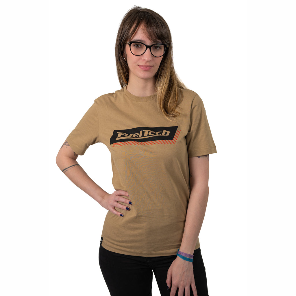 Camiseta Grid FT FuelTech - modelo feminino, vista frontal, variação