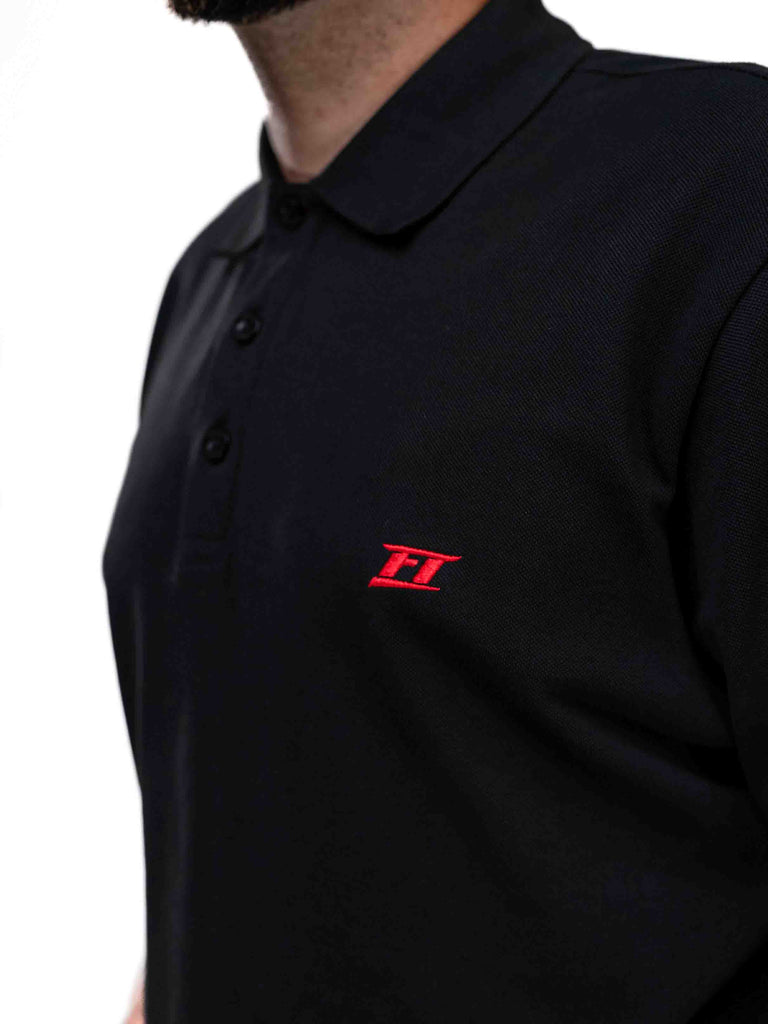Polo Bordado Vermelho FuelTech - detalhe dos botões e vivo vermelho